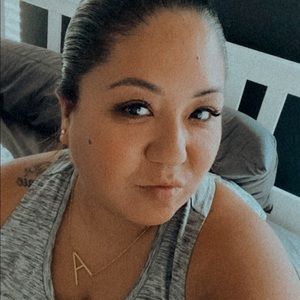 Meet your Posher, Anelsa